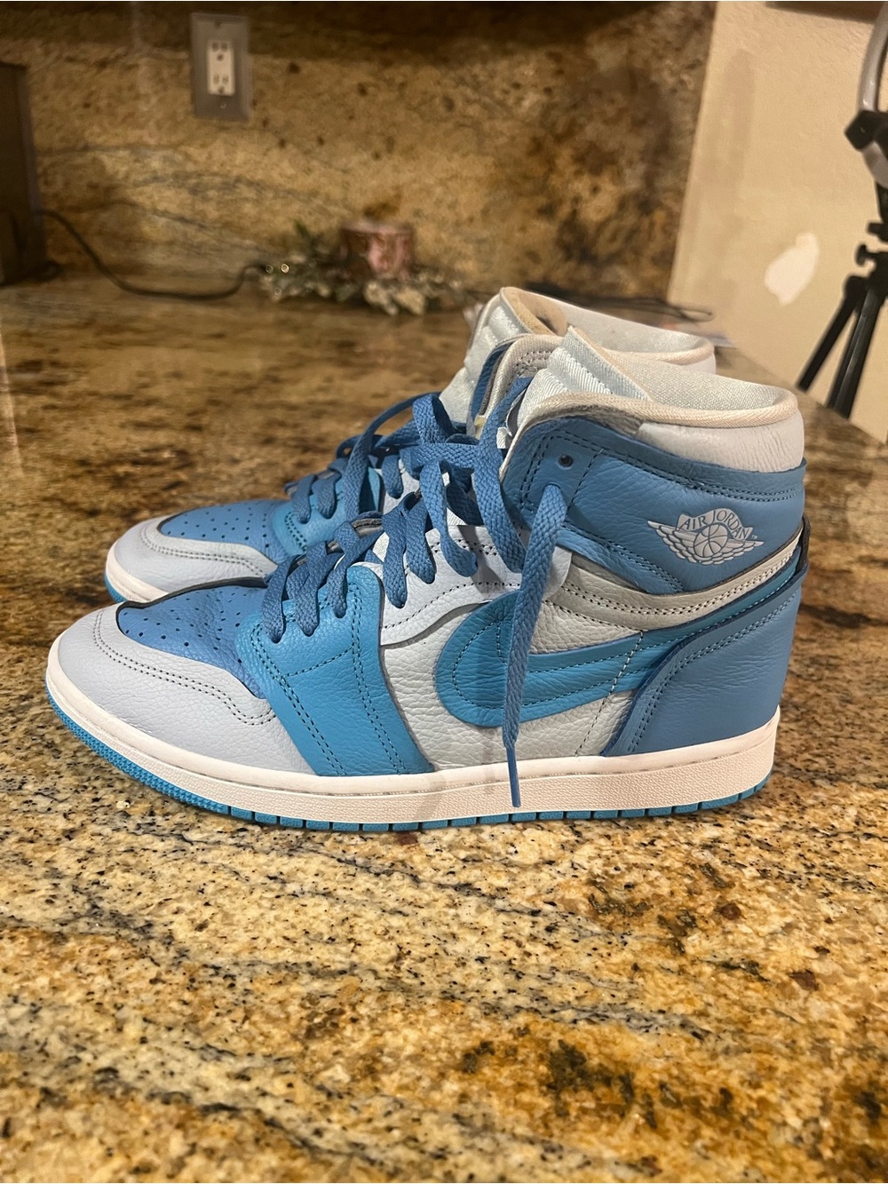 Nike Air Jordan 1 Retro High - Light Blue/White